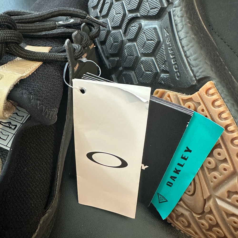 Oakley Men's Black and Brown Sneakers new size 9.5 with tags no box - Picture 9 of 10